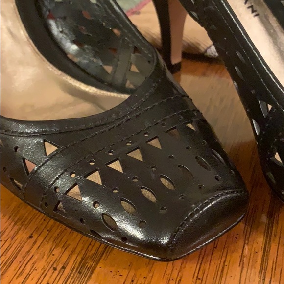 Antonio Melani black women’s strapped heels - Picture 3 of 8